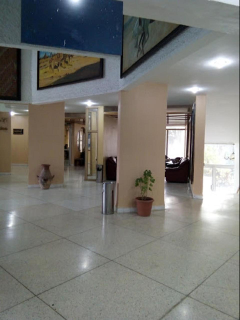 Hotel Chelia บัตนา ภายนอก รูปภาพ