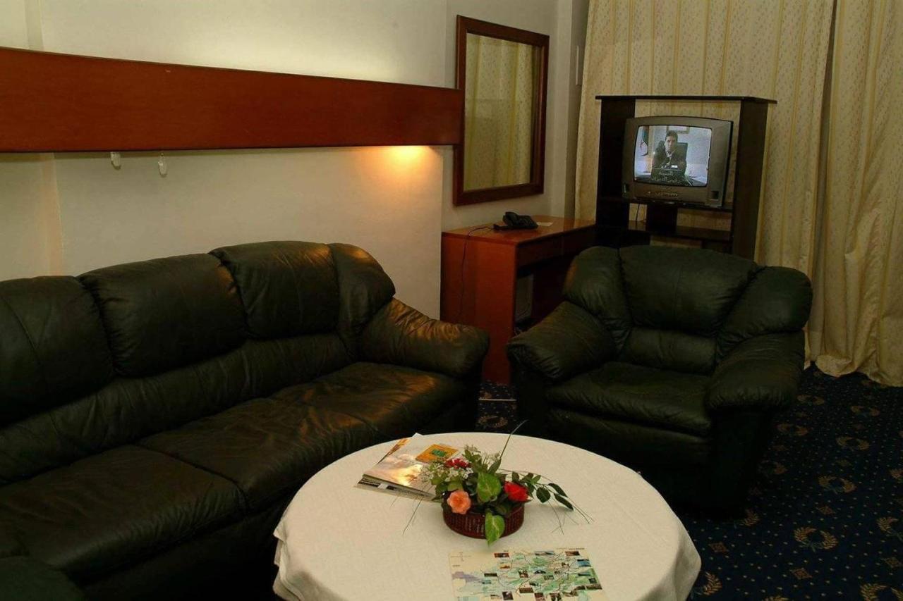 Hotel Chelia บัตนา ภายนอก รูปภาพ